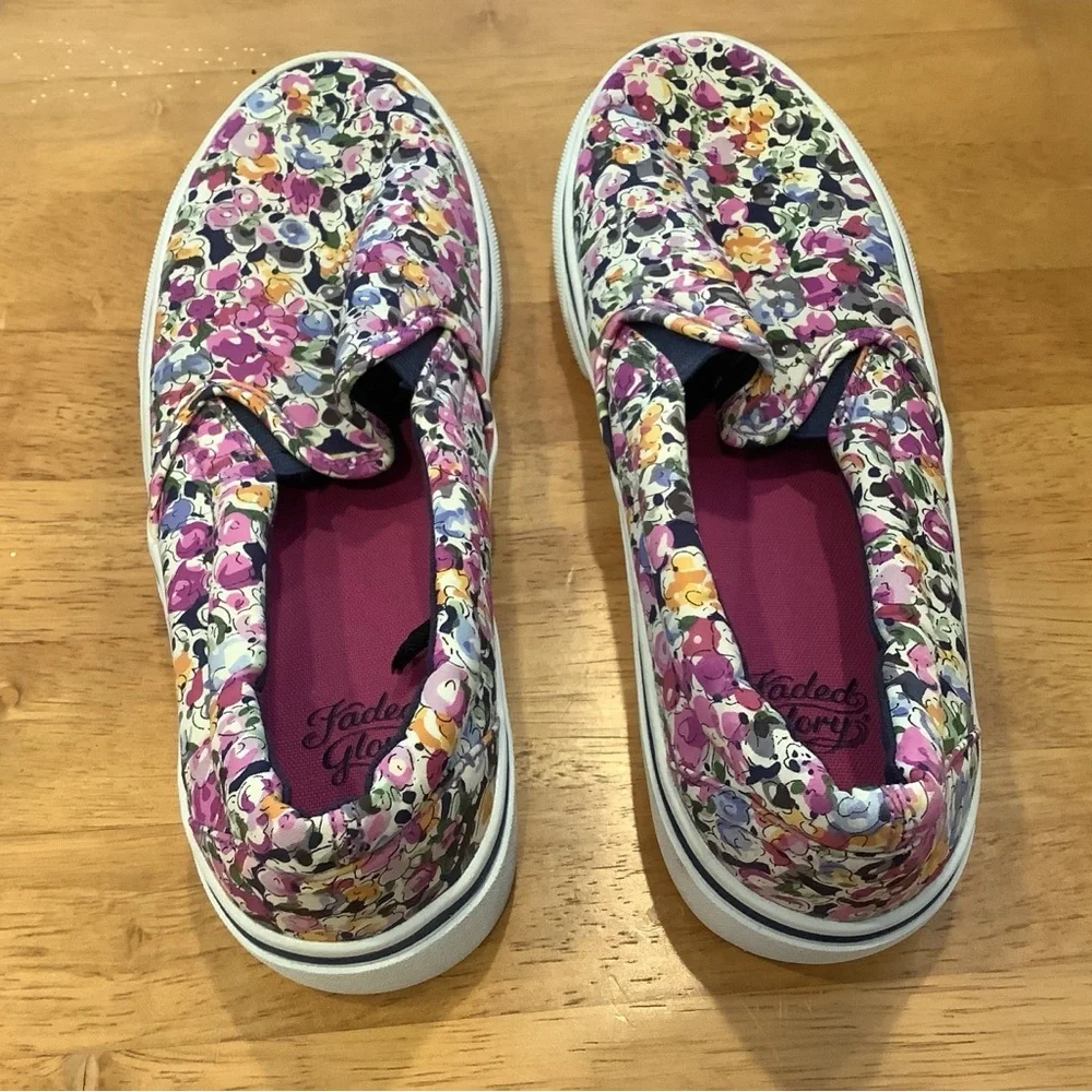 Faded Glory Slip On Canvas Shoes Size 7 Floral Print Twin Gore Round Closed Toe - Picture 8 of 10